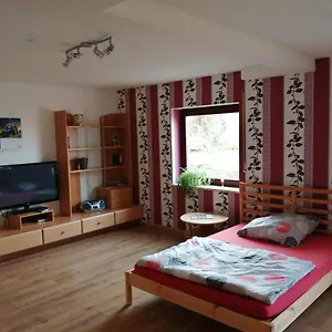 Moderne Ganze Ferienwohnung 1km Zum Funpark Und Nur 15 Minuten Nach Nürnberg Apartment